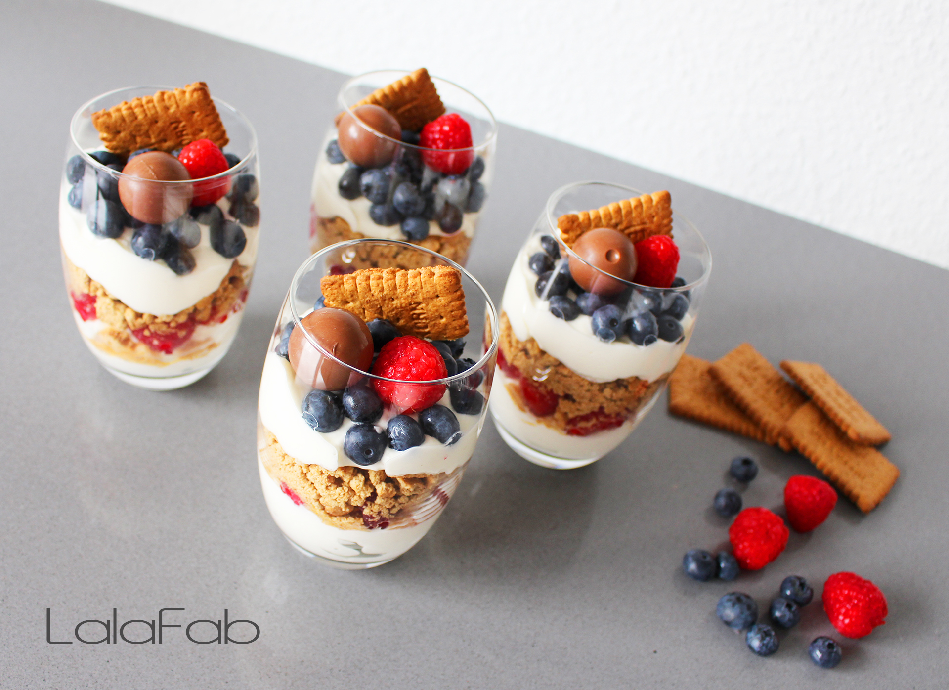 Himmlisches Beeren-Quark-Dessert - LalaFab